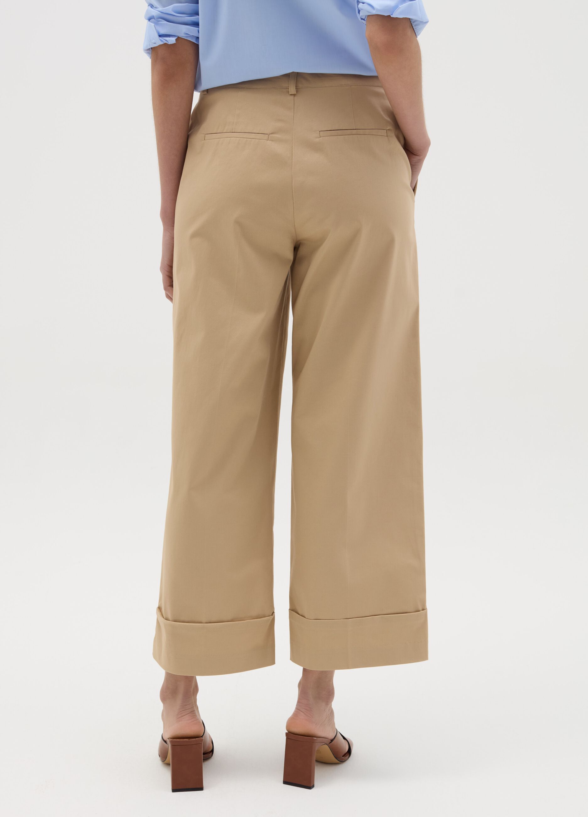 Pantaloni chino a gamba larga