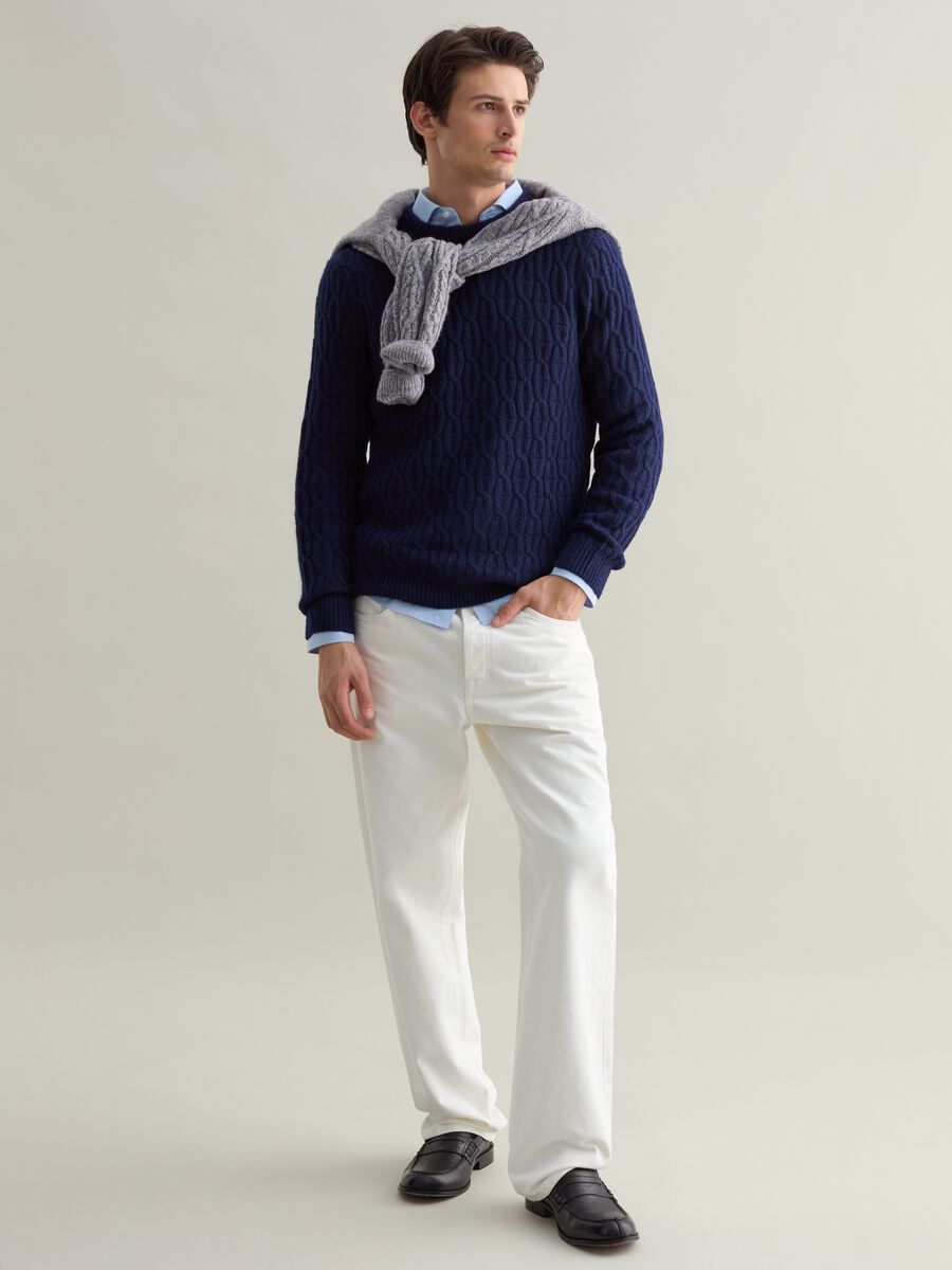 Pullover con lavorazione intrecciata_1