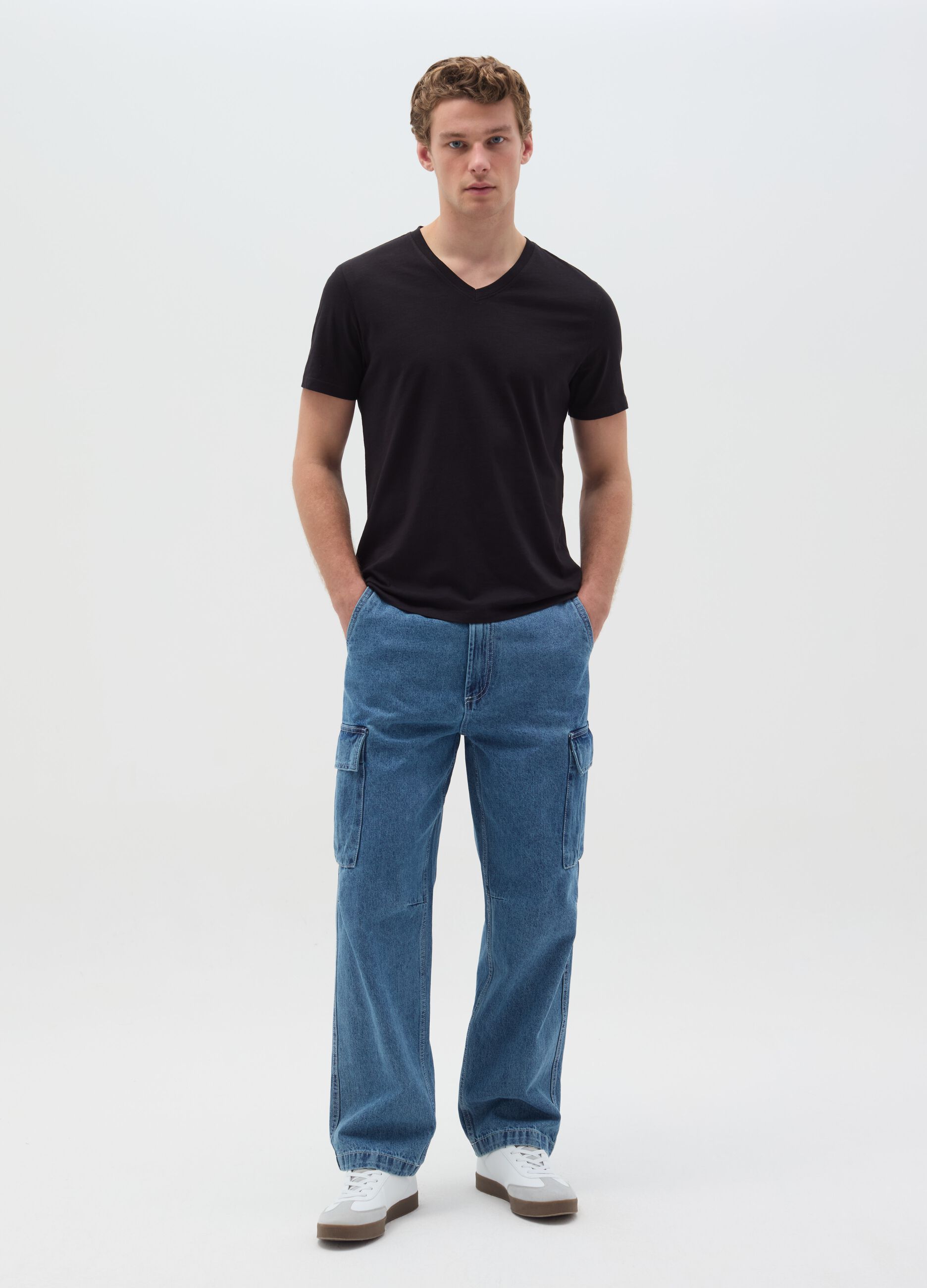 T-shirt in cotone slub con scollo a V