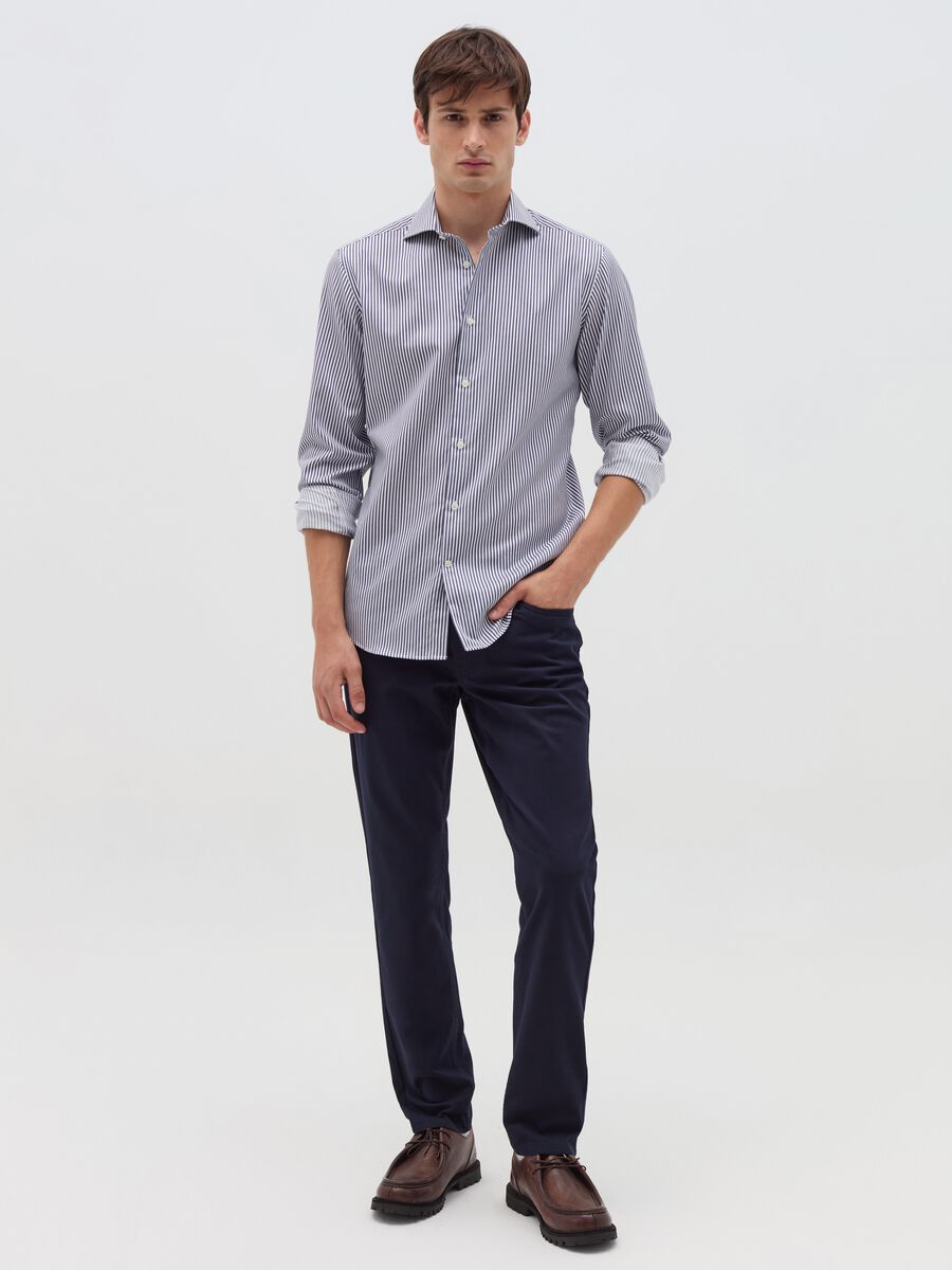 Trousers with five pockets and couture stitched weave_0