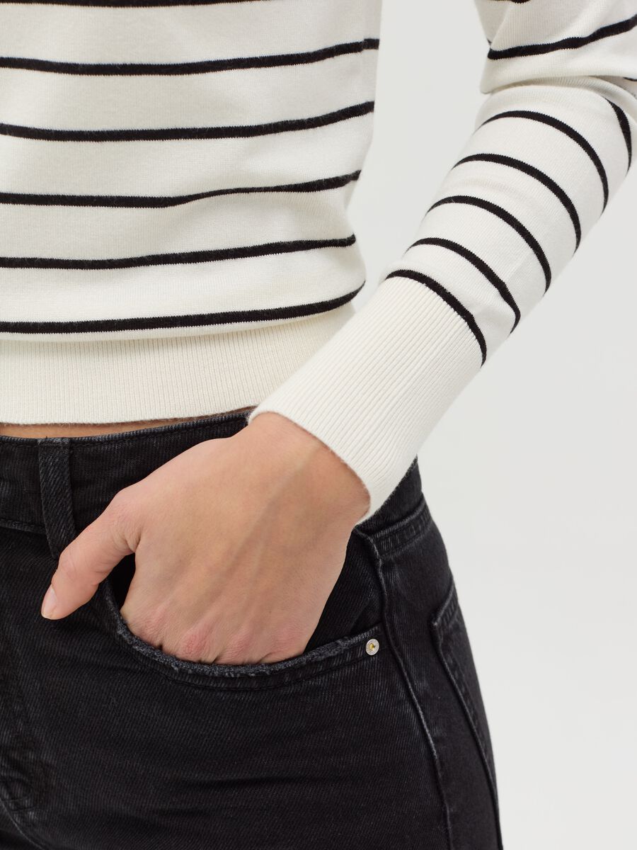 Long-sleeved top with striped pattern_2