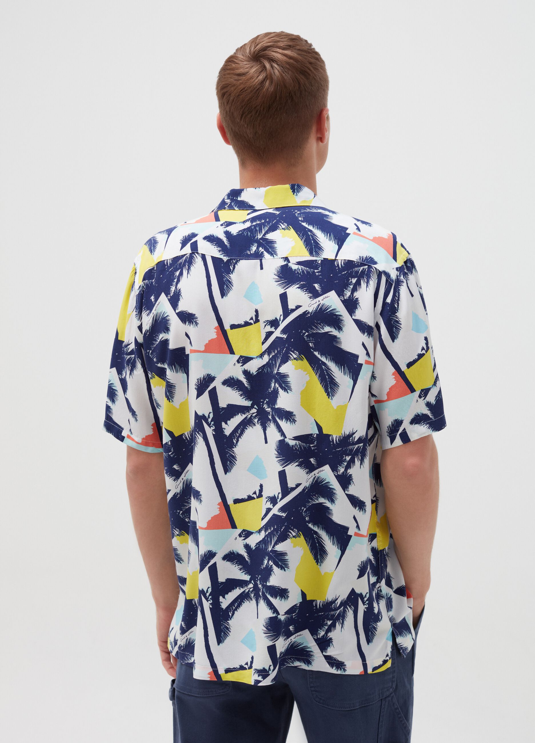Short-sleeved shirt with palms pattern