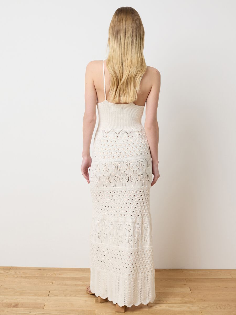 Long beige dress in crochet knit_3
