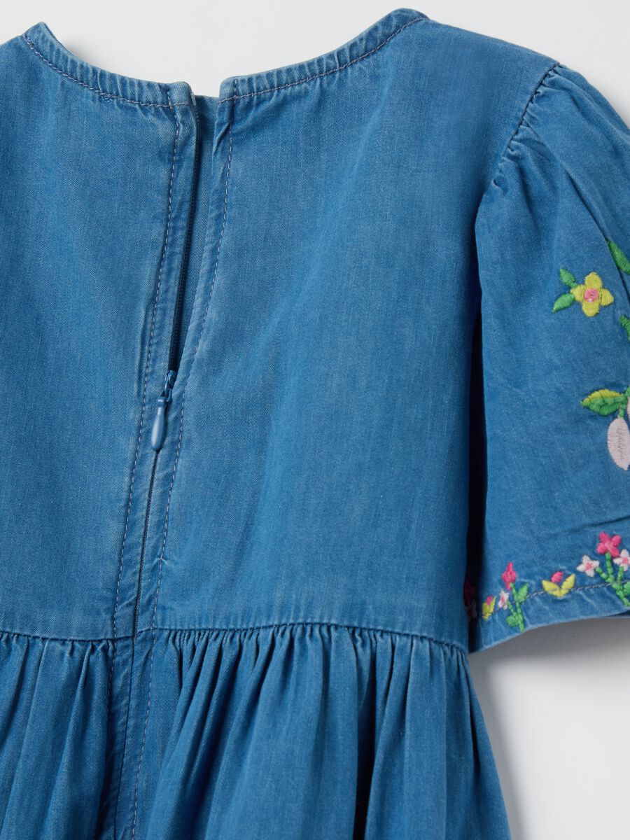 Denim dress with floral embroidery_3