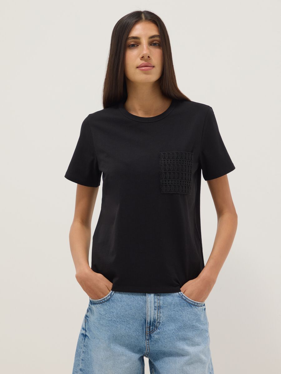 T-shirt in puro cotone nera regular fit con taschino ricamato_0