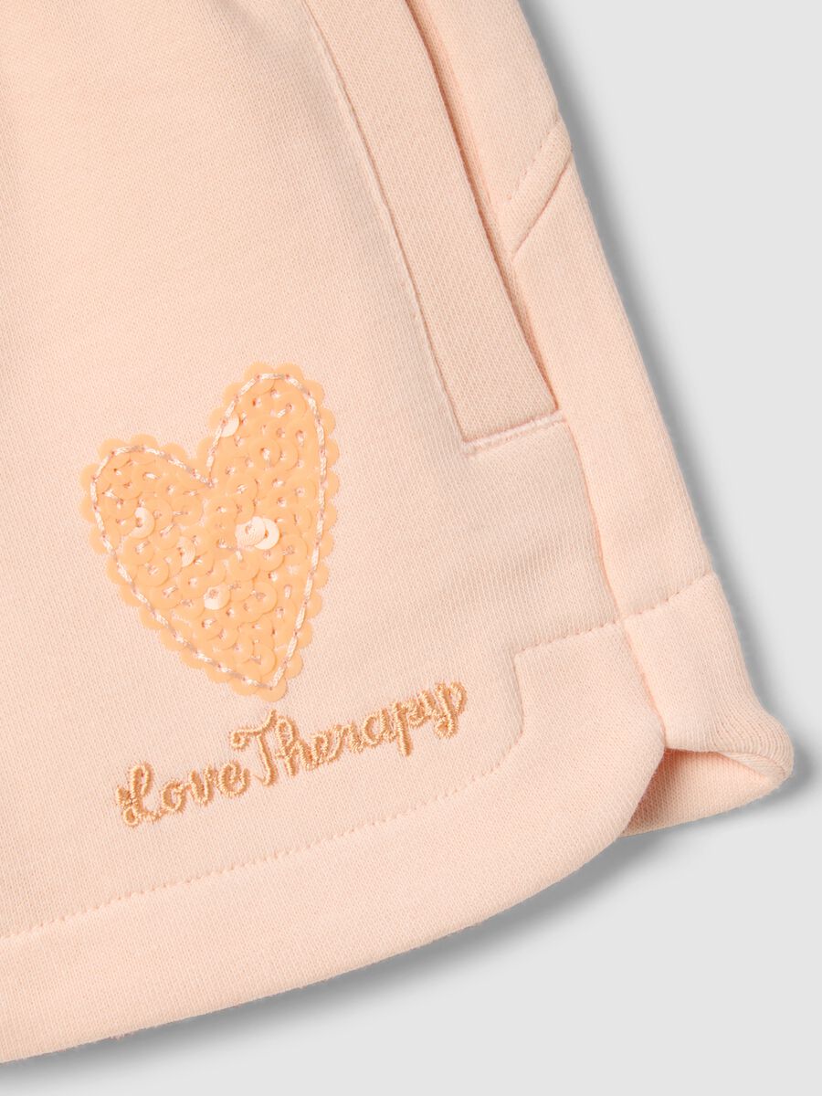 Shorts in misto cotone rosa da bambina regular fit con cuore_3