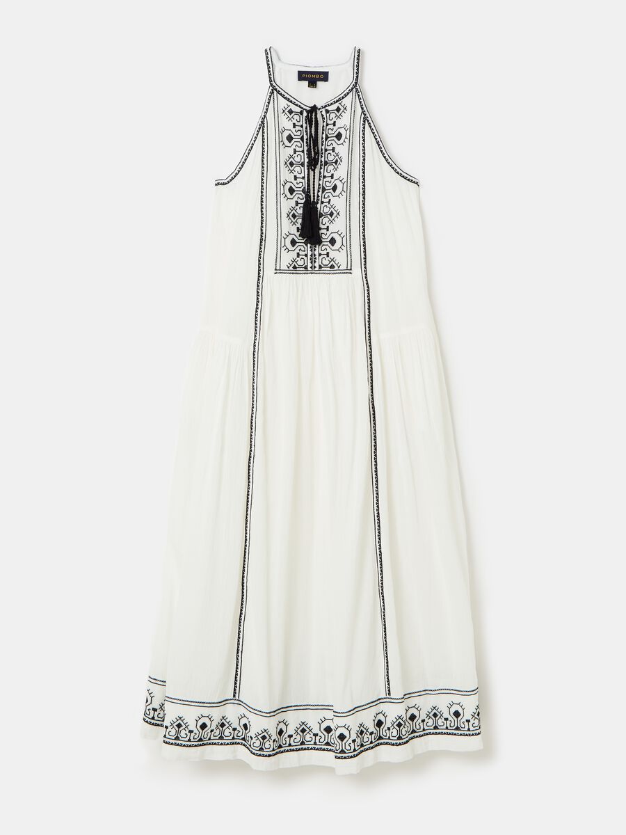 Dress with ethnic embroidery and tassels_3