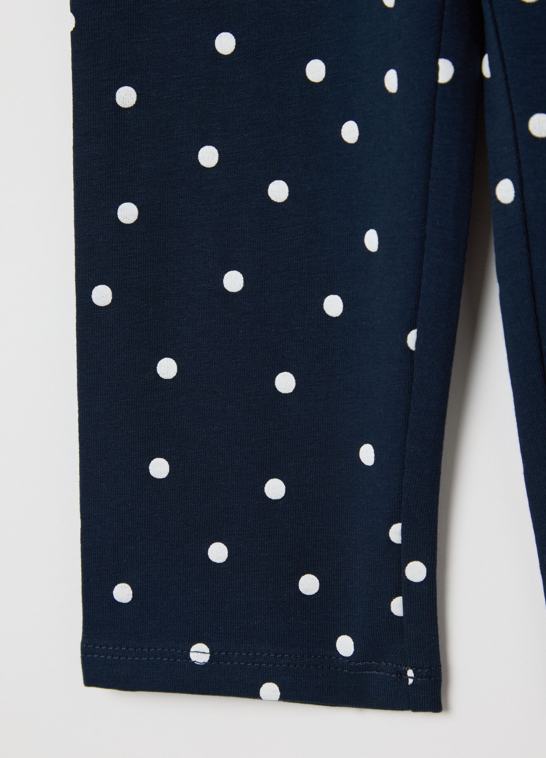 Blue three-quarter leggings with polka dot pattern