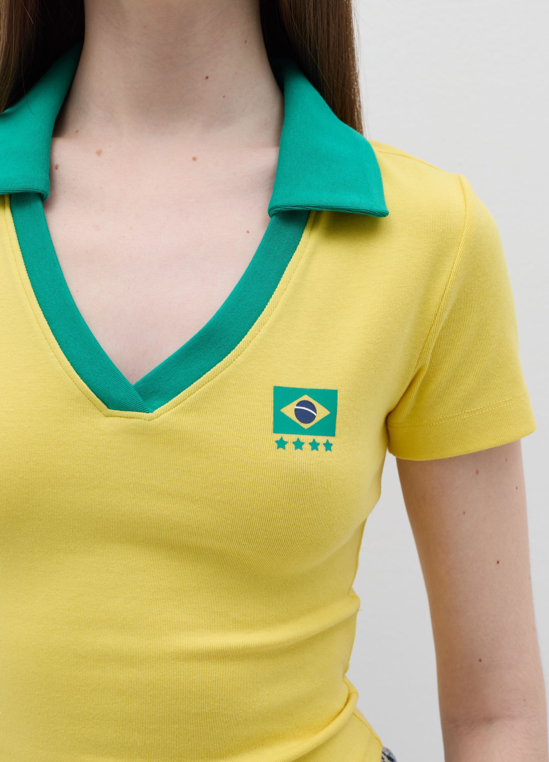 Yellow T-shirt with polo neck and "Brasile" print