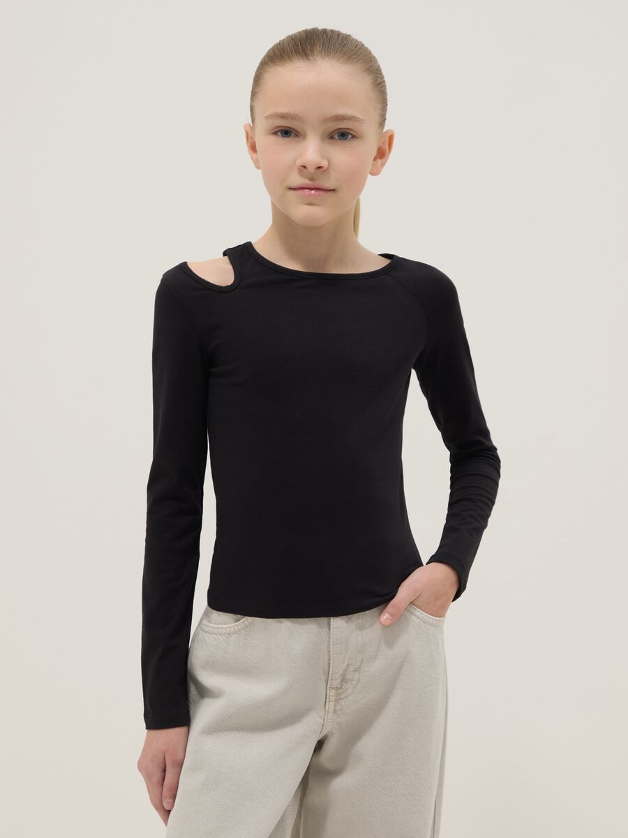 Maglia in misto cotone nera da ragazza slim fit con scollo a barca_0