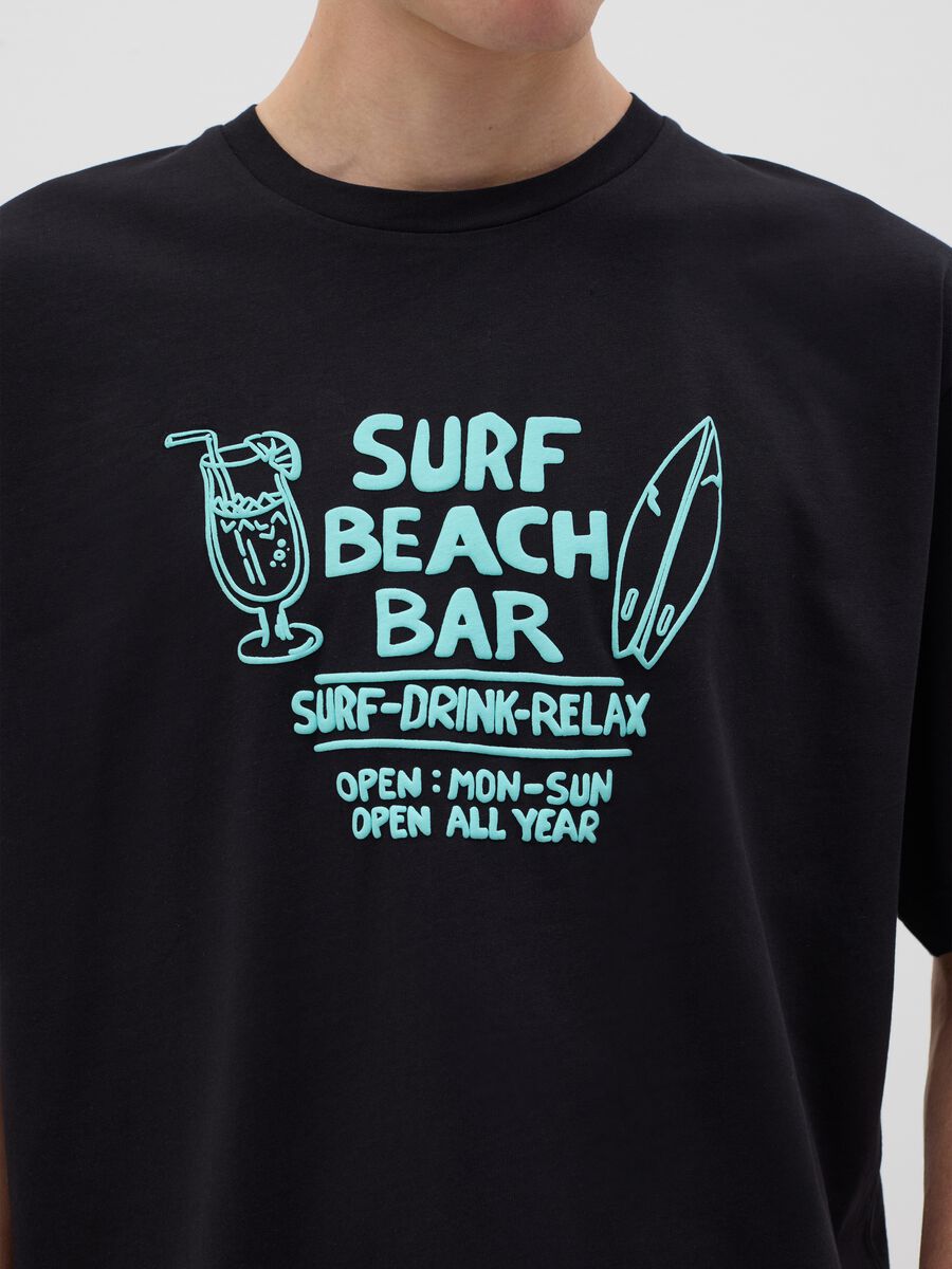 Black Short Sleeve T-shirt with Surf Beach Bar Print_3