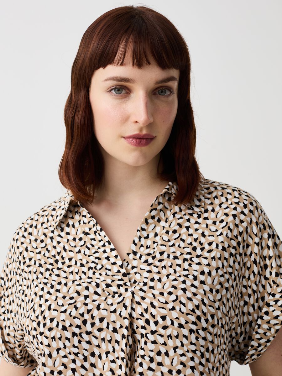 Curvy blouse with speckled print in viscose_1
