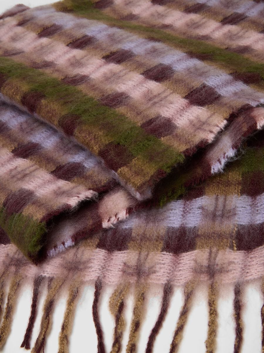 Soft pink scarf with fringes_2