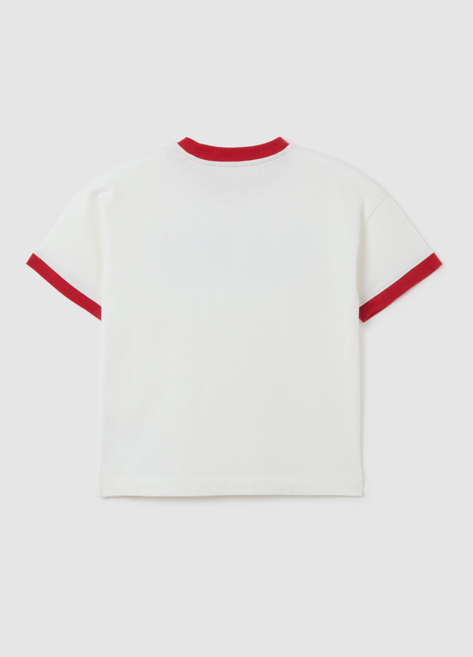 Short-sleeved white T-shirt