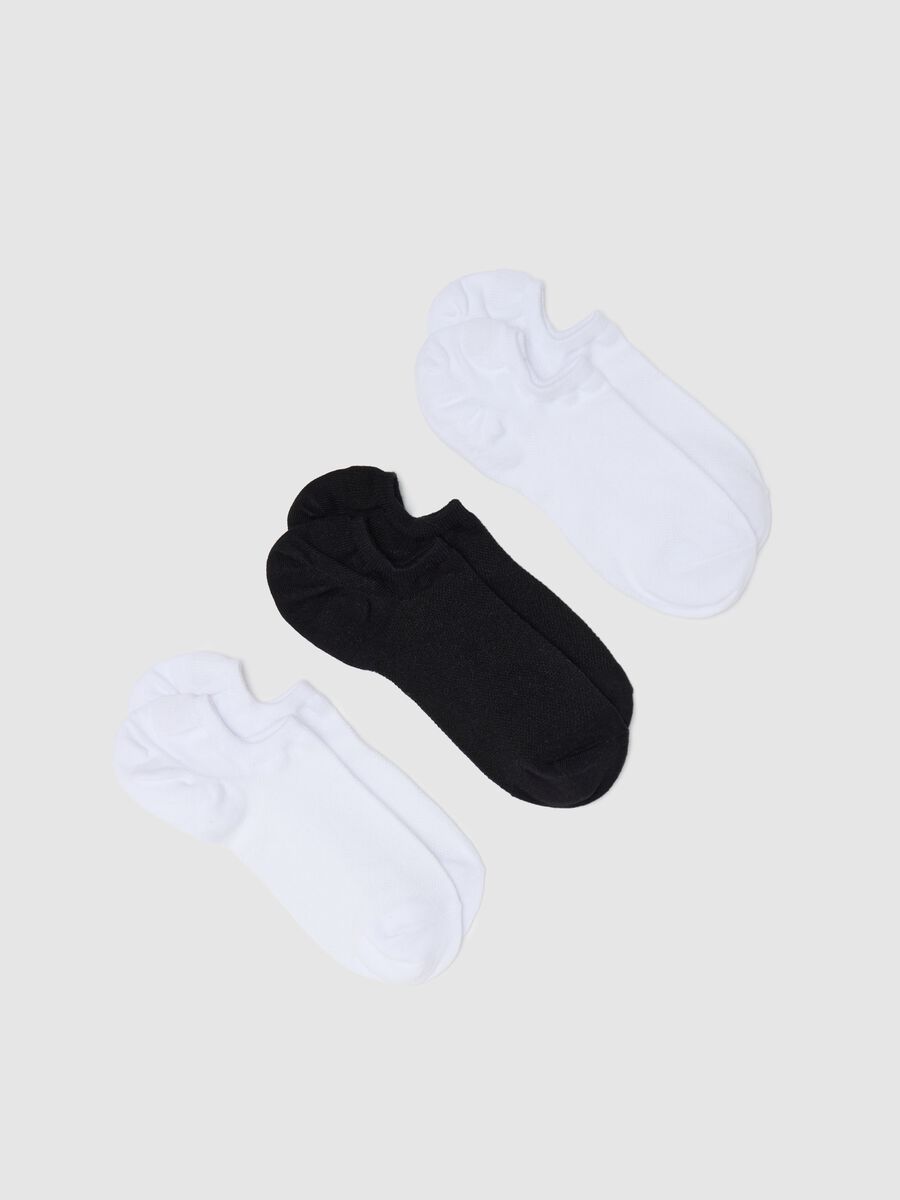 Three-pair pack white and black socks_0