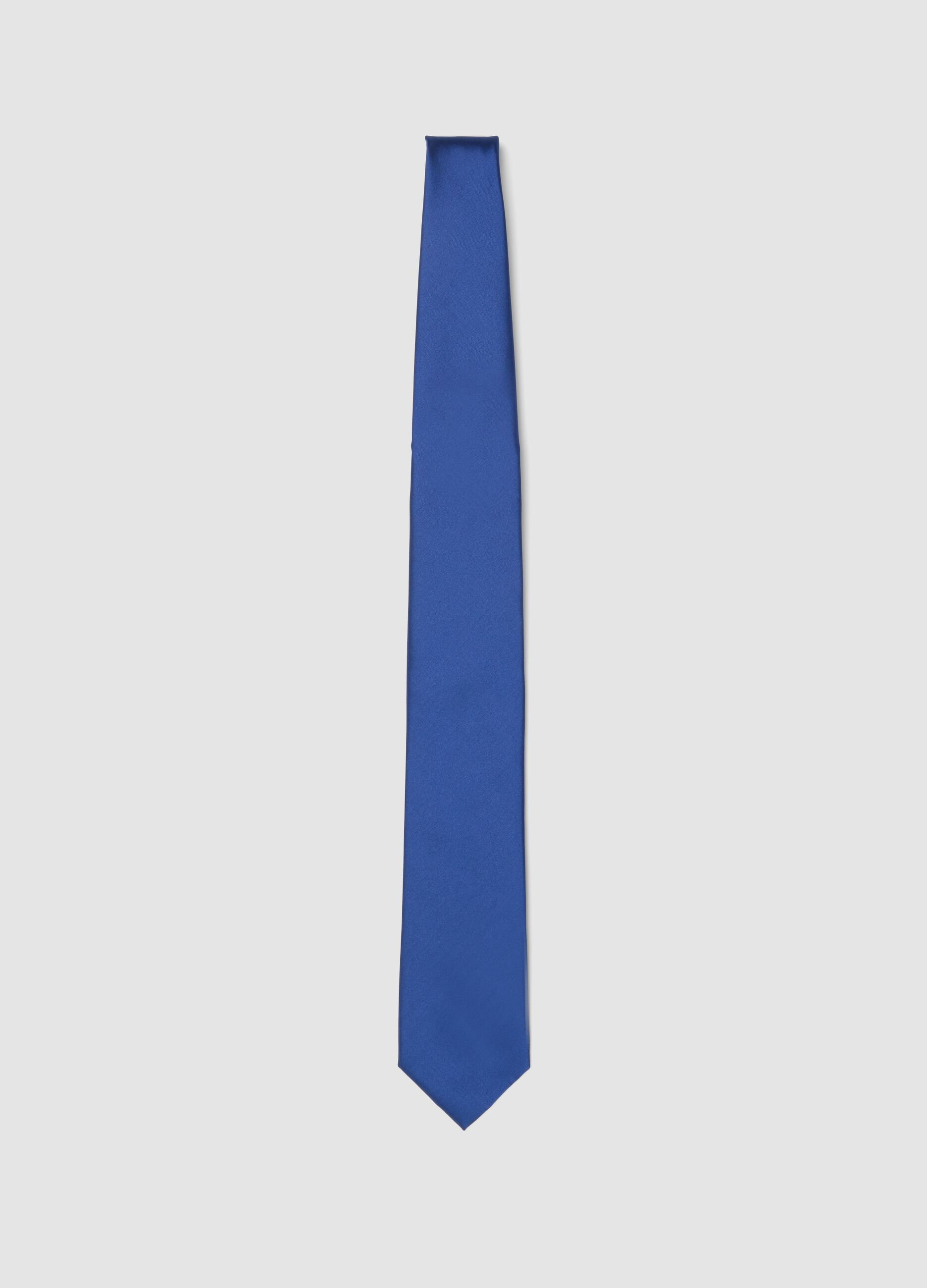 Blue tie with 7.5 cm blade in shiny fabric