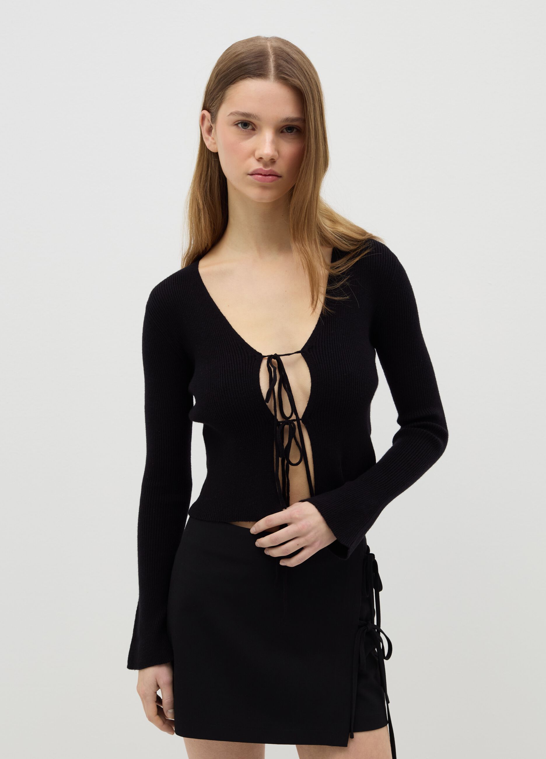 Ribbed cardigan with laces