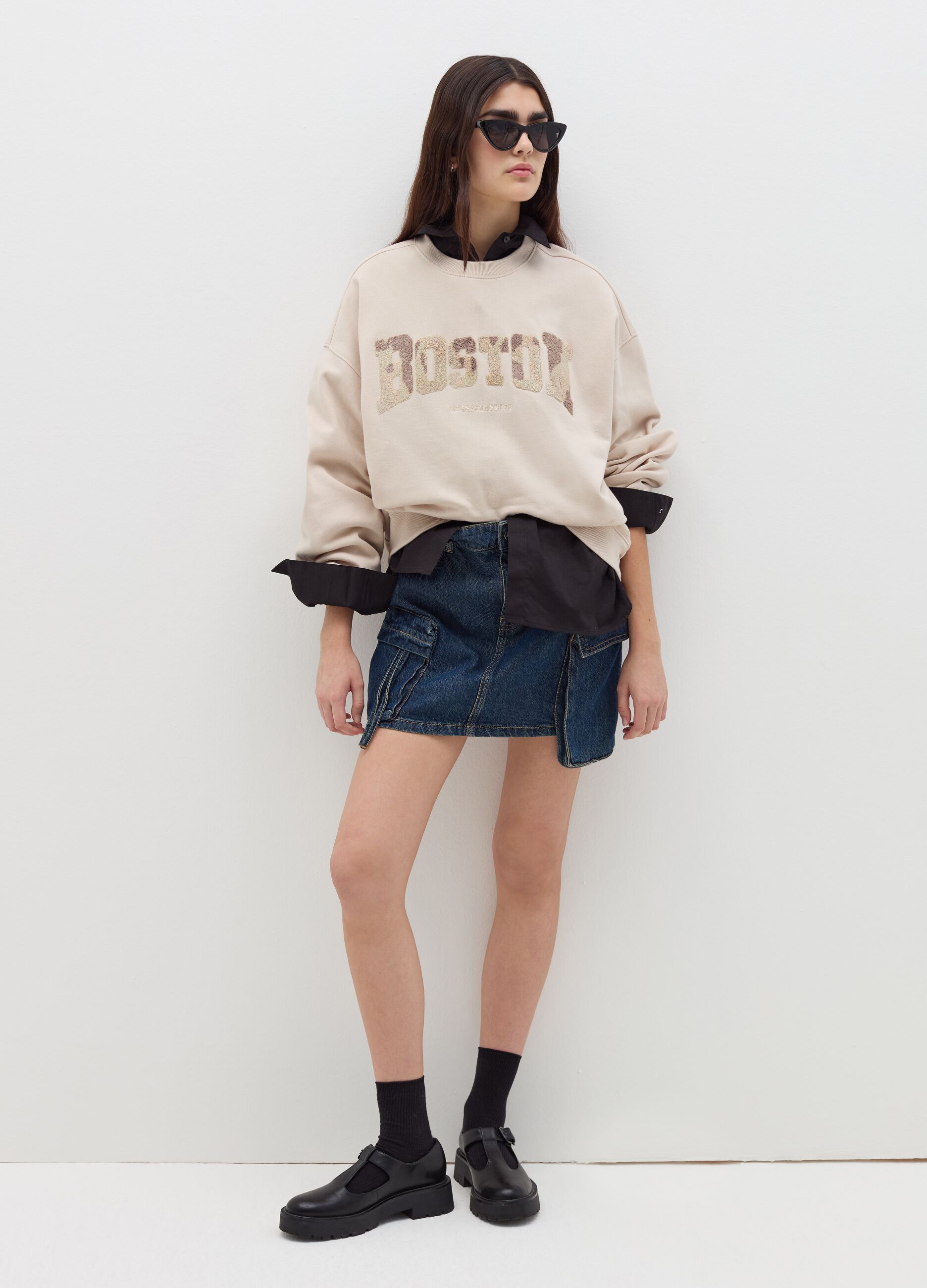 Oversized sweatshirt with lettering