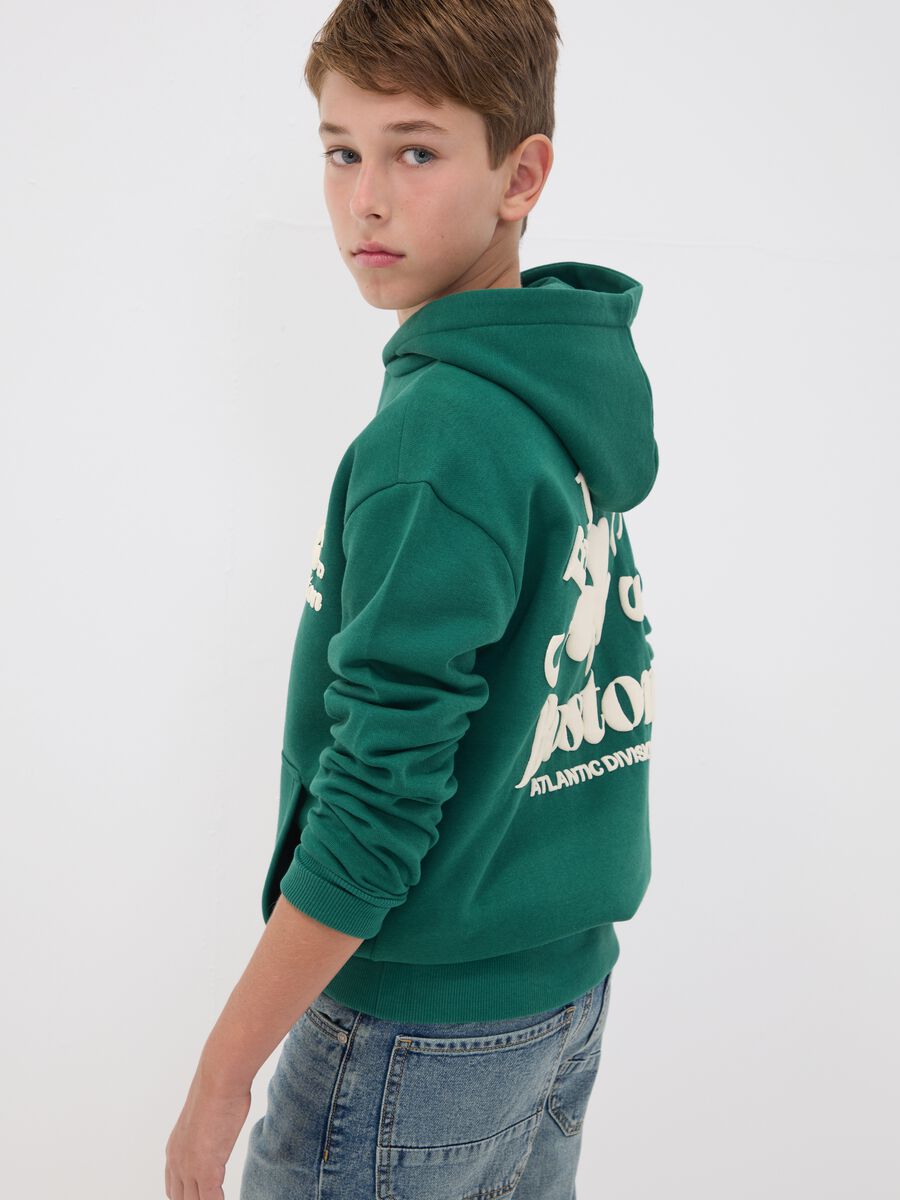 Felpa verde con cappuccio in misto cotone con stampa Celtics per ragazzo_0