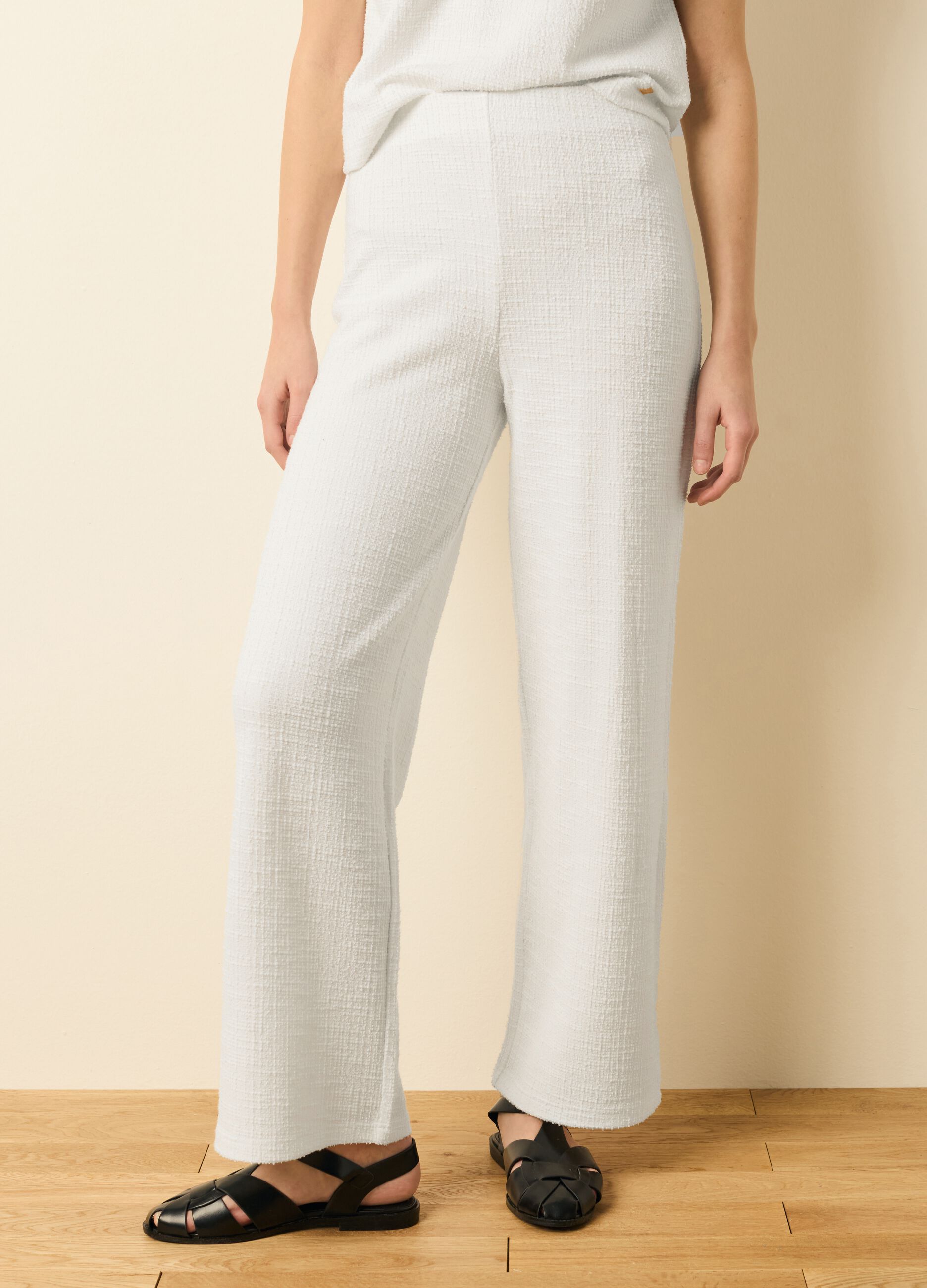 Wide-leg trousers with woven design