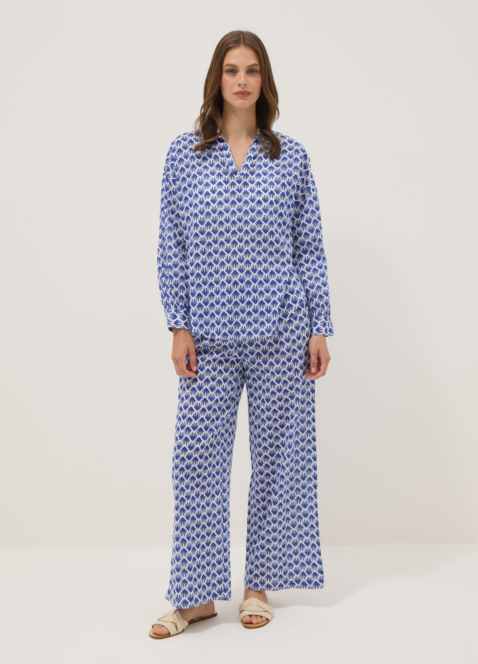 Camicia in puro cotone multicolor con fantasia e collo a V