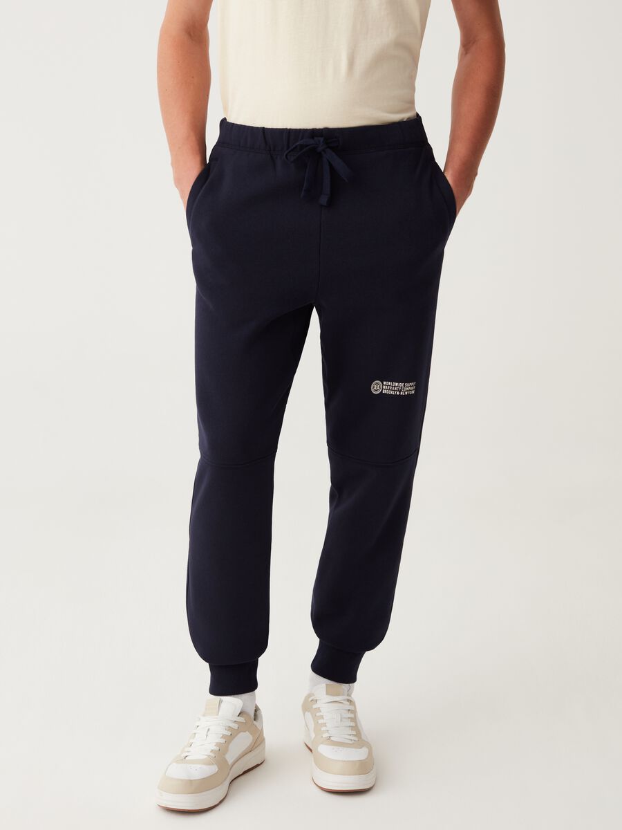 Joggers in felpa con coulisse e stampa_1
