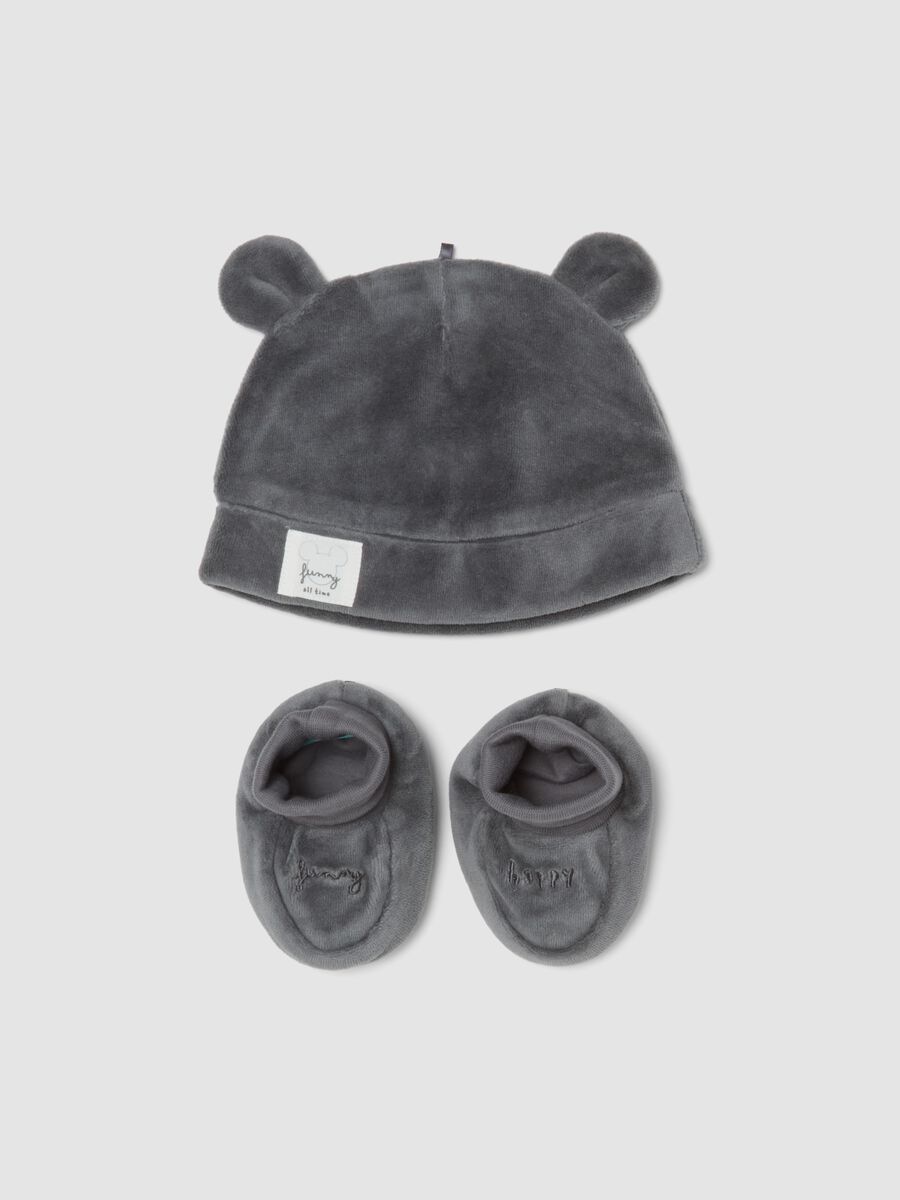Set grigio con cappellino e scarpine effetto peluche a tema Mickey Mouse_0