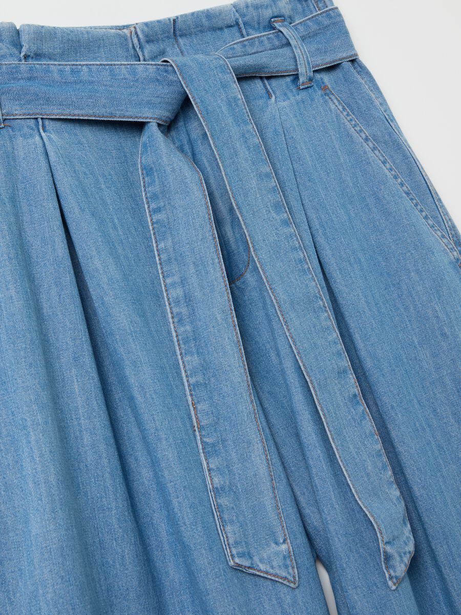 Fluid trousers in denim with darts_5
