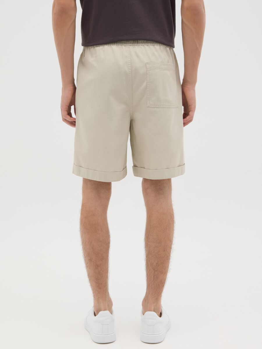 Men's beige pure cotton bermuda shorts, regular fit_3