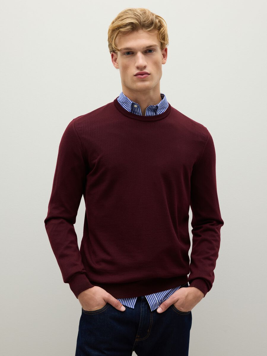 Red merino wool sweater, regular fit with crew neck_0