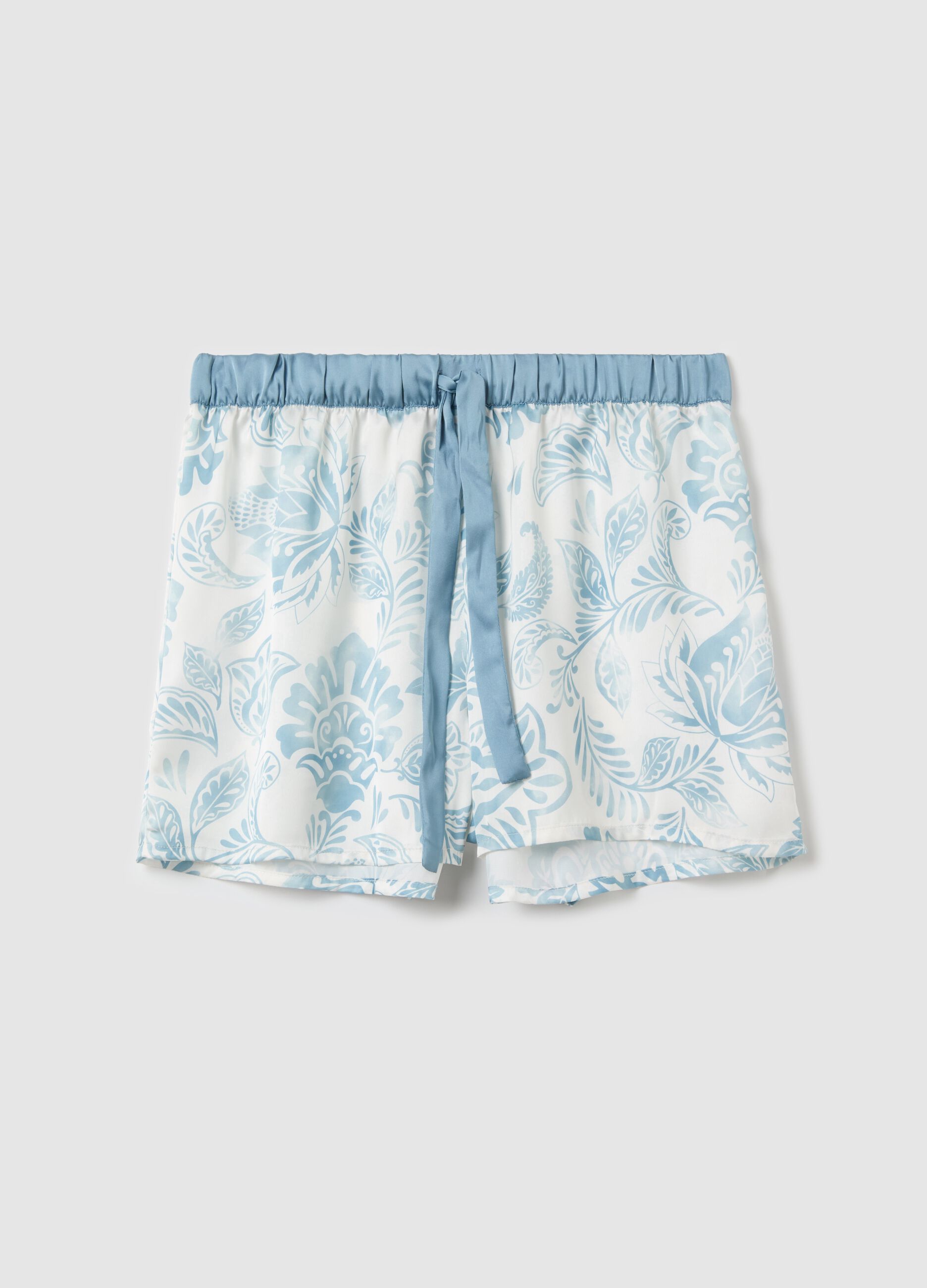 Pyjama shorts in patterned satin
