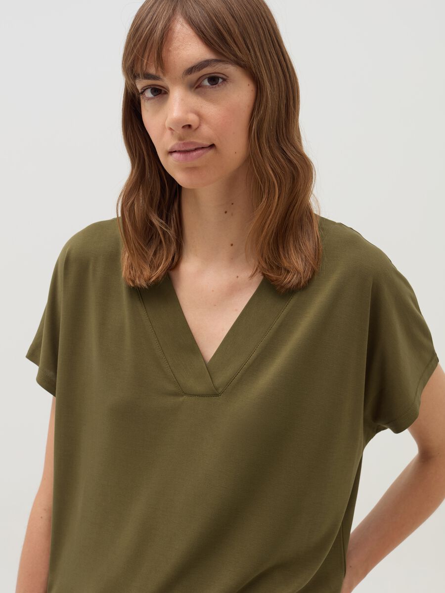 T-shirt with V neck and kimono sleeves_3