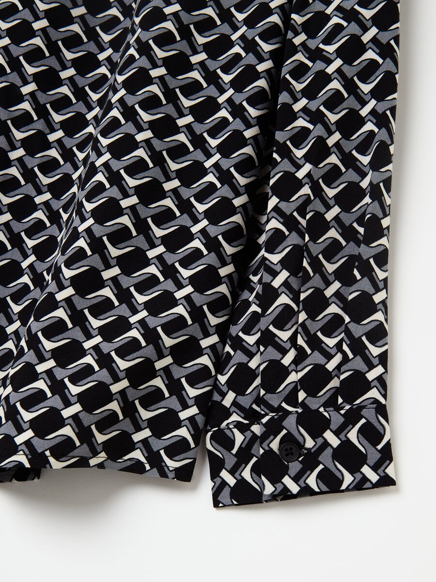 Blusa con scollo a polo maniche lunghe_5