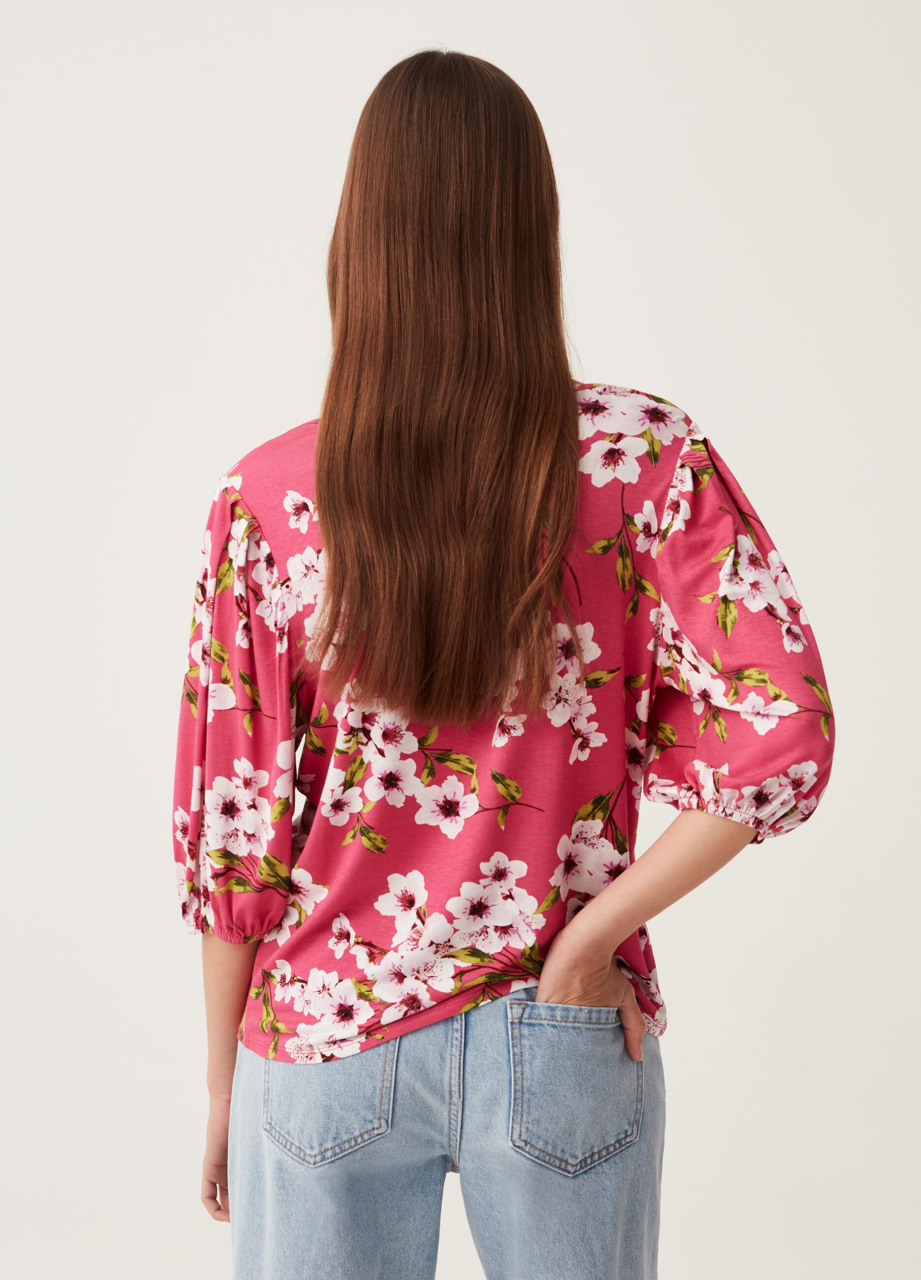 T-shirt floreale con maniche a palloncino_2