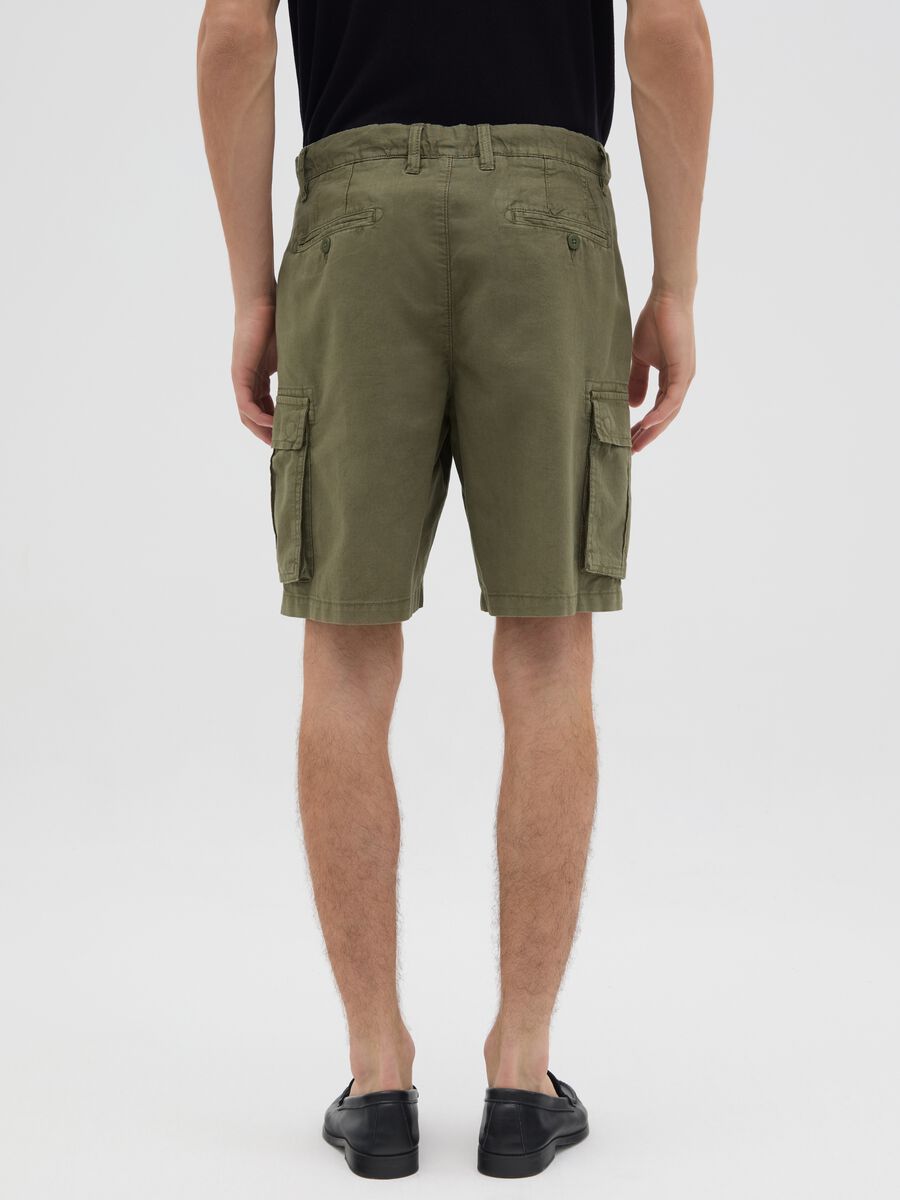 Men's green regular fit linen blend cargo shorts_3