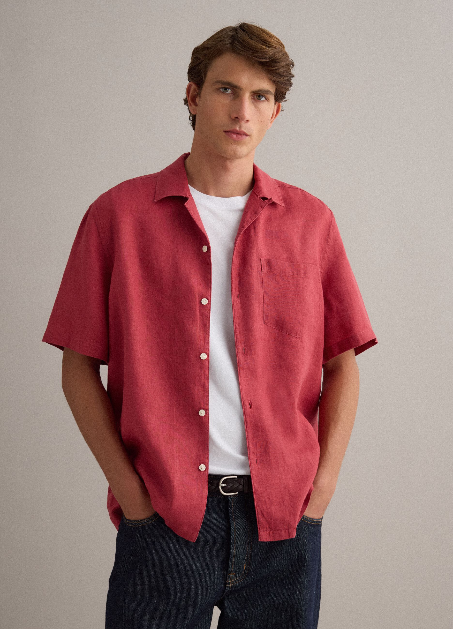 Red shirt with bowling collar in pure linen