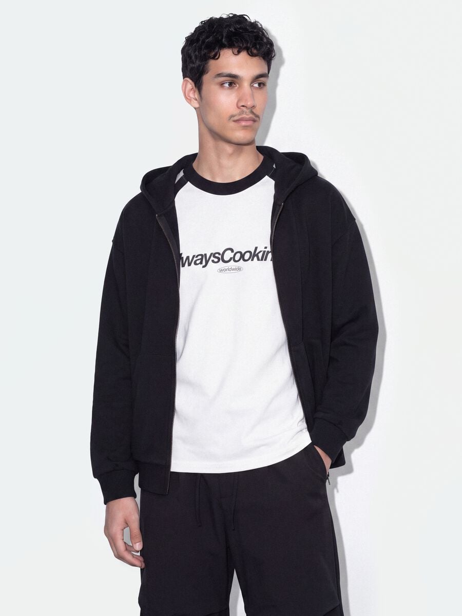 Black cropped pure cotton hoodie with oversized fit_0