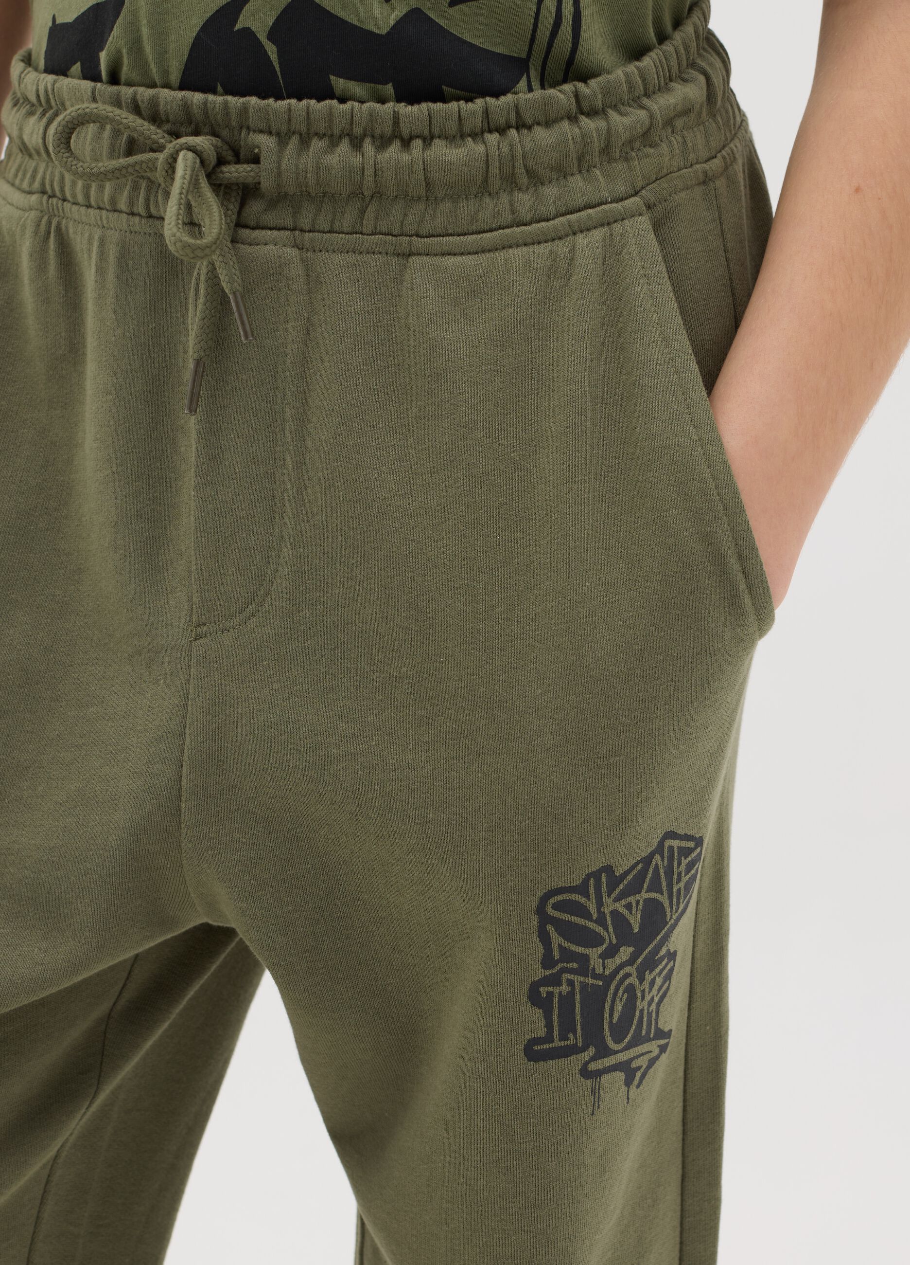 Loose-fit joggers with drawstring and print