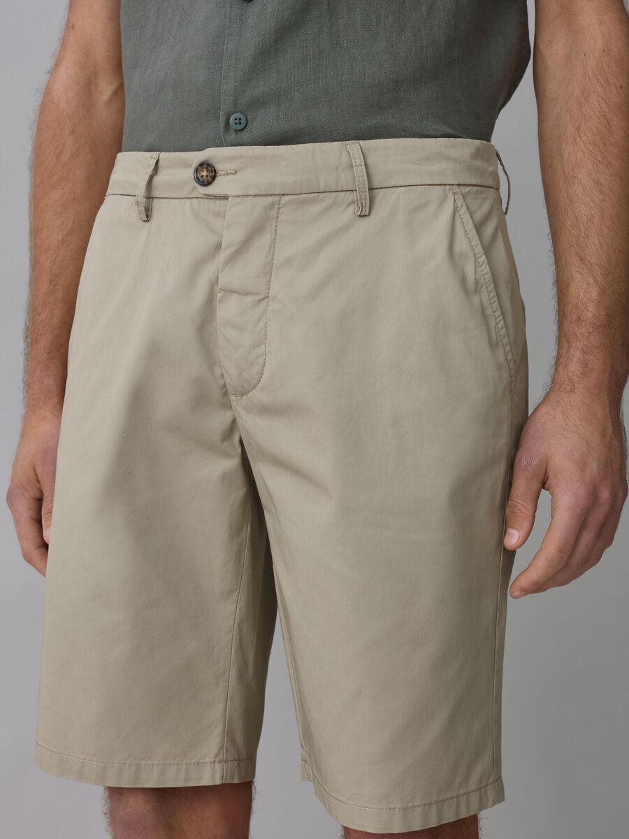 Bermuda chino in cotone stretch_1