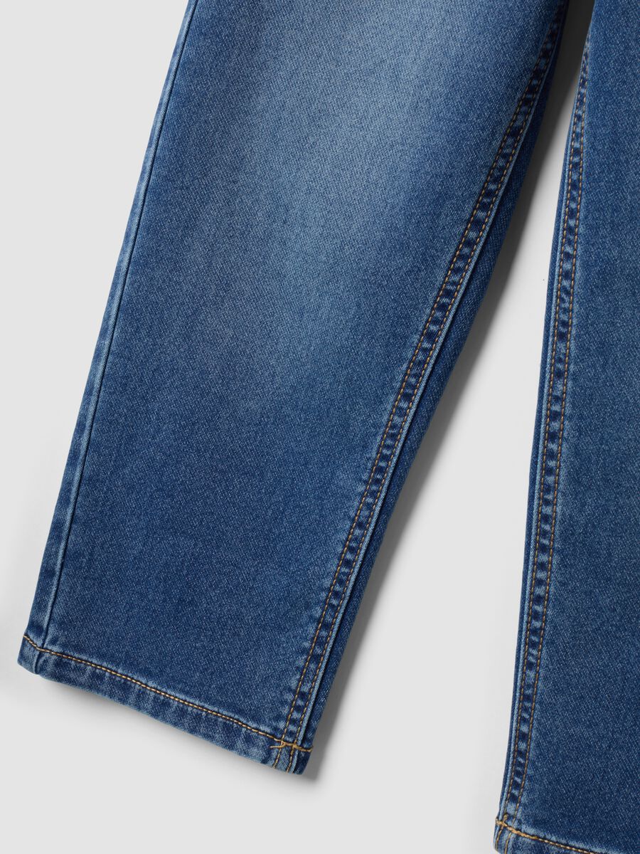 Jogger denim blu in cotone elasticizzato con vita elasticizzata per bambino_3