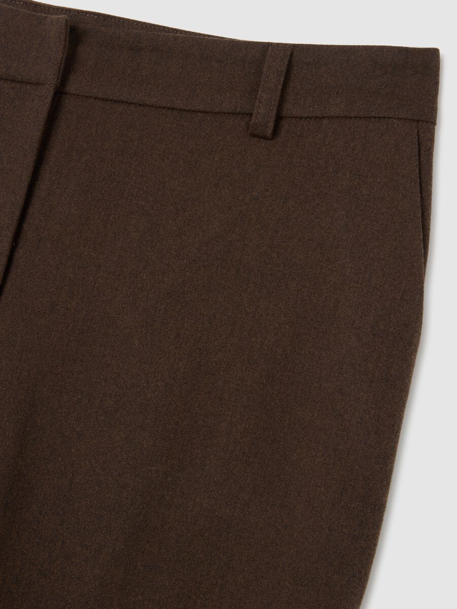 Brown slim trousers in stretchy fabric_5
