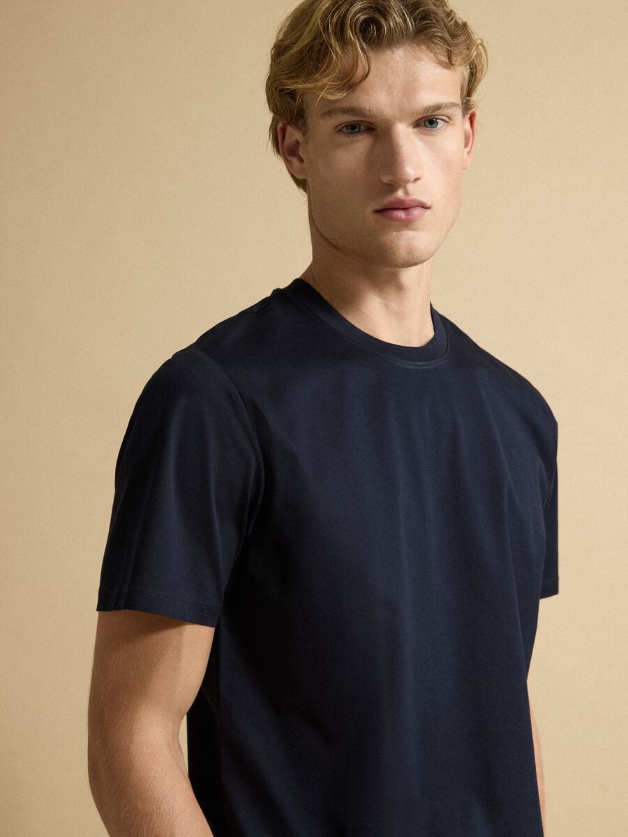 T-shirt blu in jersey di puro cotone con girocollo relaxed fit_0