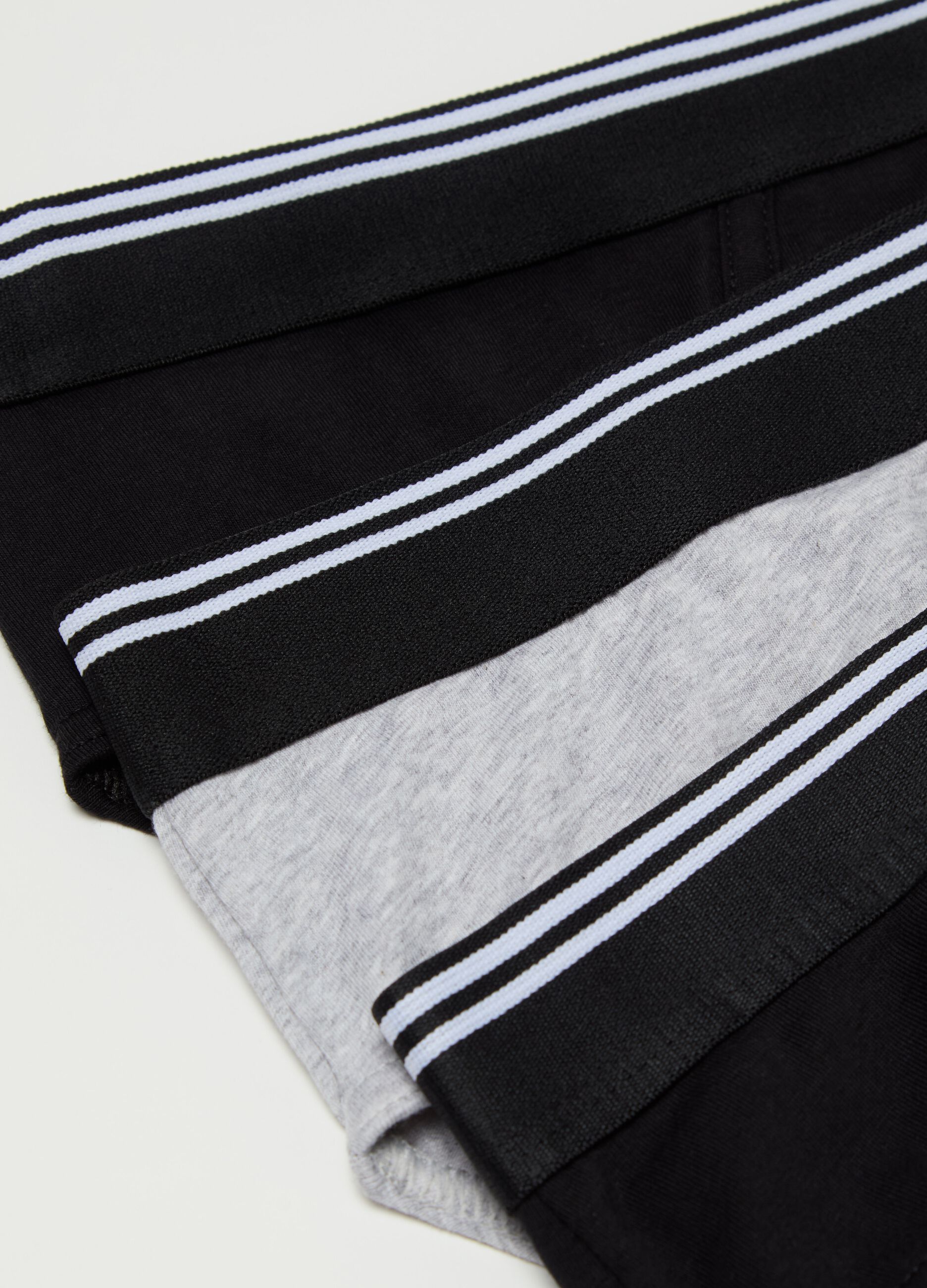 Three-pack briefs in stretch cotton with striped detail