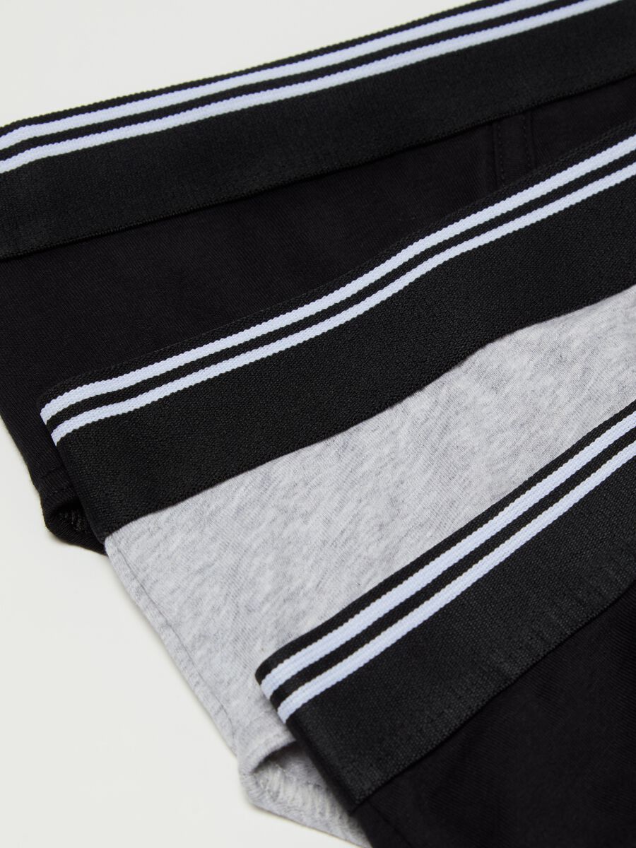 Three-pack briefs in stretch cotton with striped detail_5