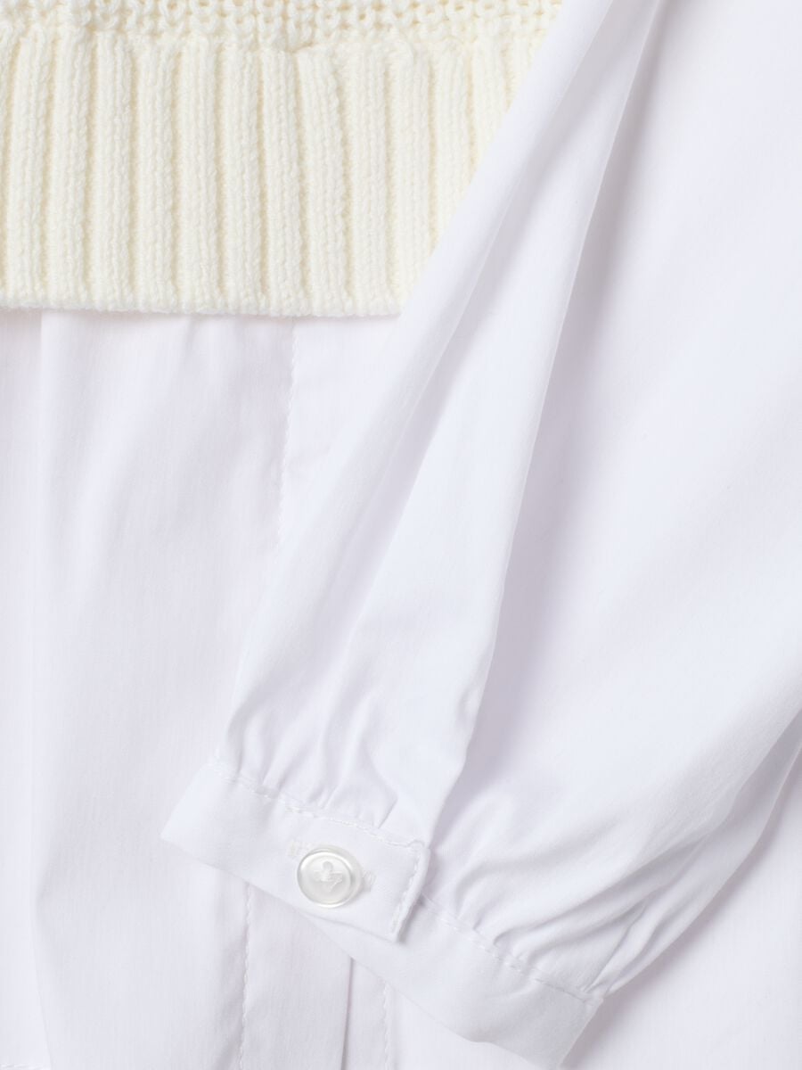Maglia bianca in misto cotone con camicia over fit per bambina_3