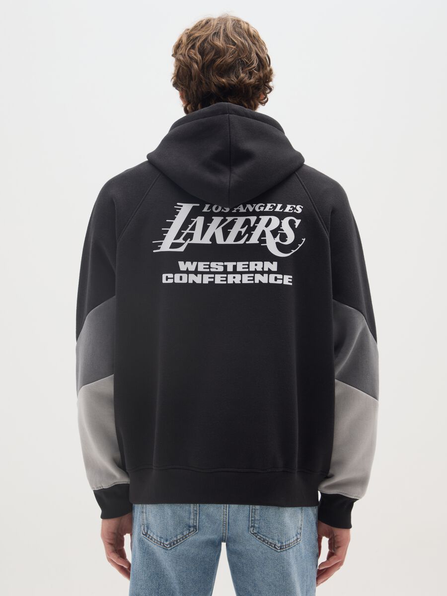 Black cotton blend sweatshirt with Los Angeles Lakers print_2