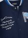 Felpa blu in misto cotone con girocollo e stampe college over fit_3