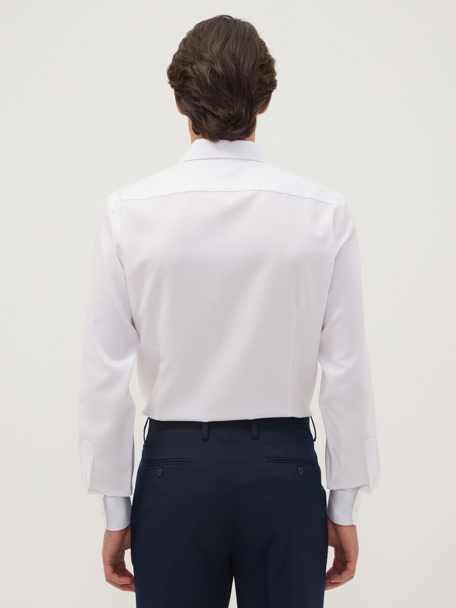 Camicia bianca slim fit in puro cotone con collo francese_3