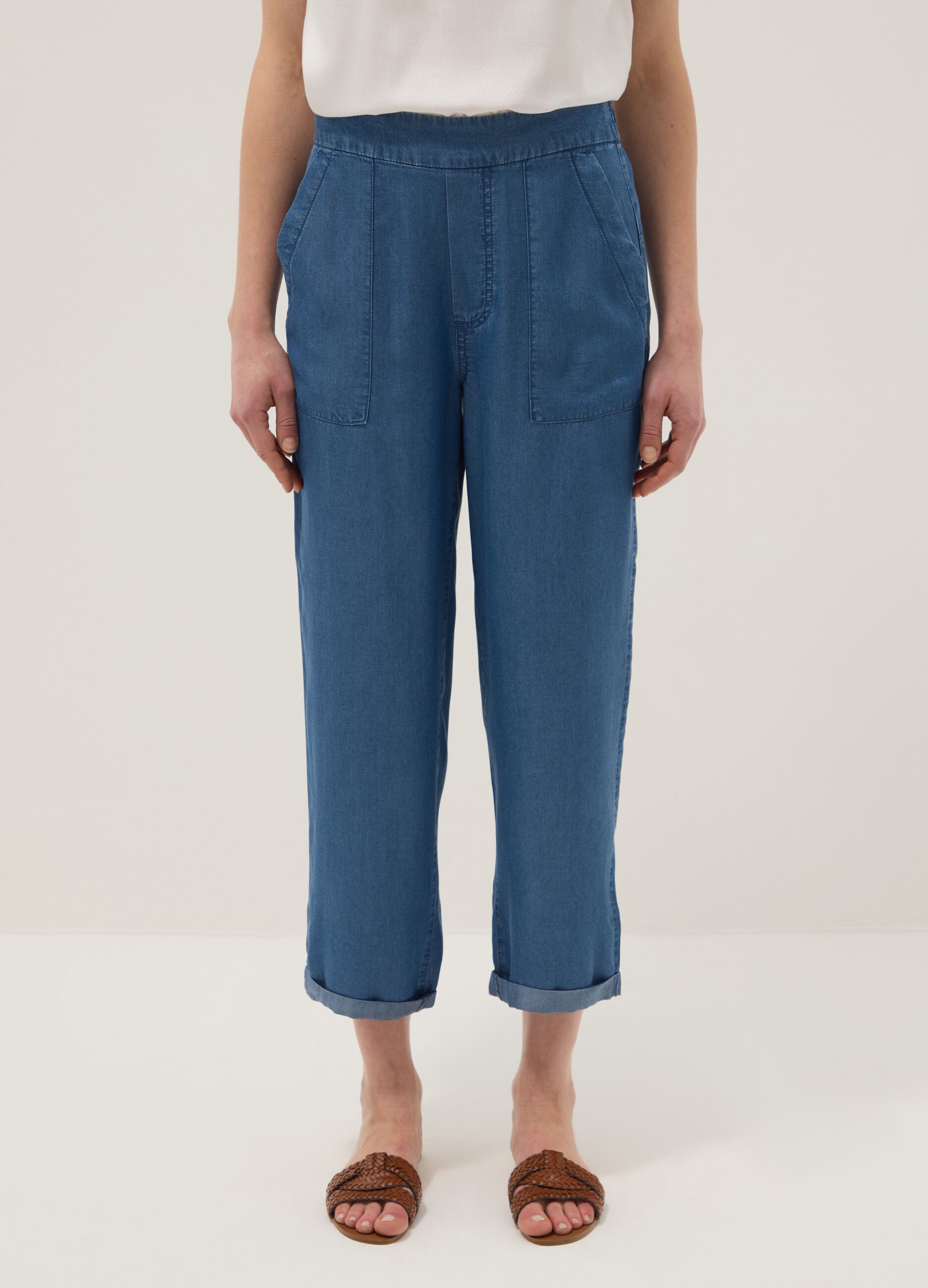 Light blue denim jeans in 100% lyocell with elasticated waist, relaxed fit