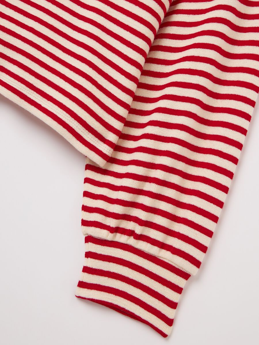 Sweatshirt with thin stripes_5